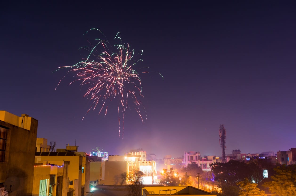diwali 2021 dont make these four mistakes while bursting crackers on diwali