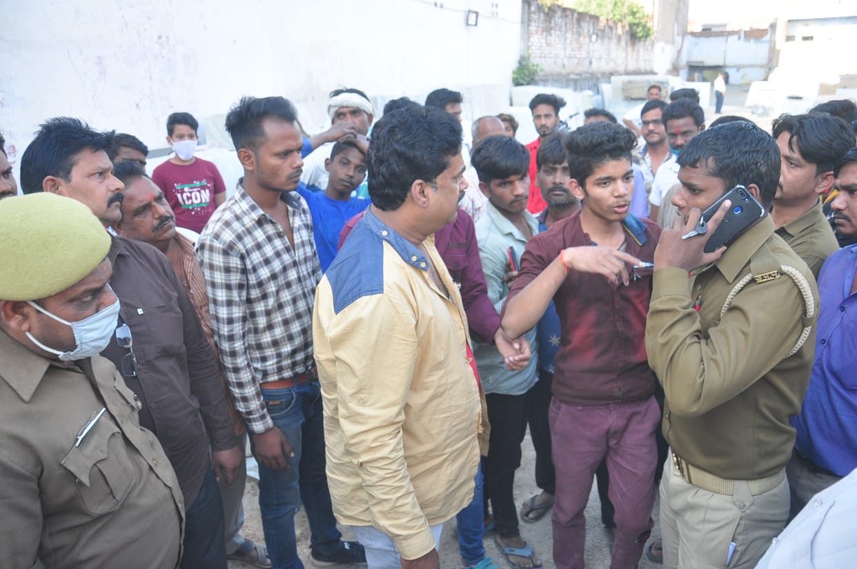 Auto driver beat, hungama