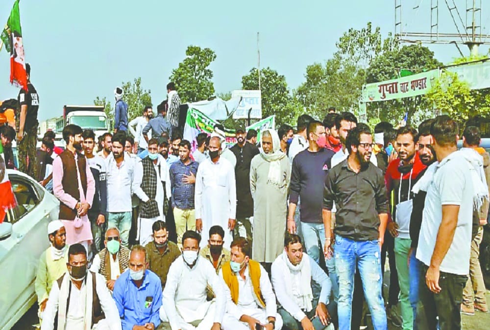 Roorkee: Farmers protest against central government in Narsan, jammed highway for two hours