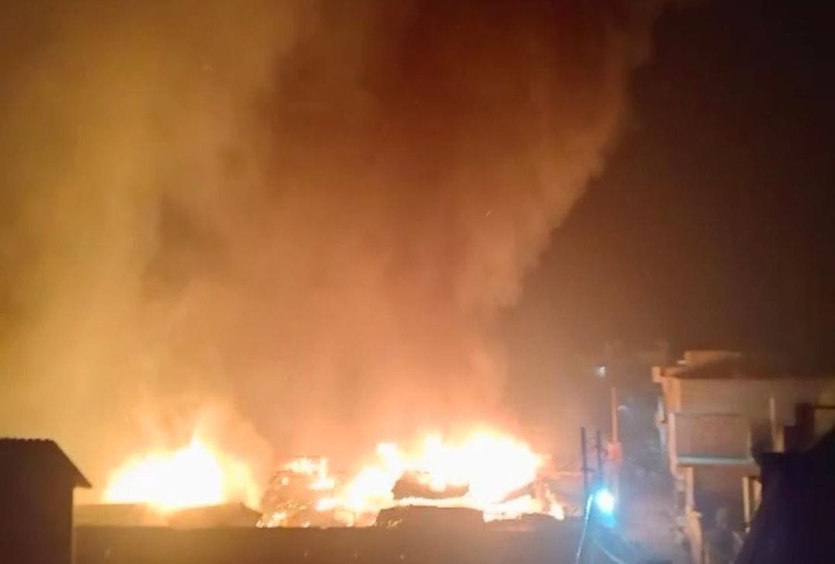 Fire in Firozabad: massive fire broke out in vegetable market tundla