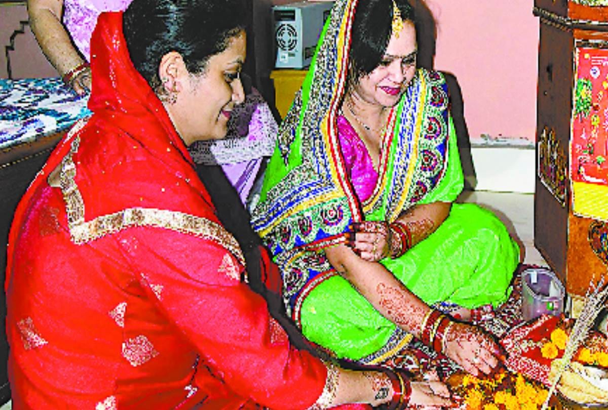 pictures of karwa chauth in lucknow