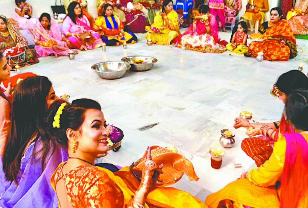pictures of karwa chauth in lucknow