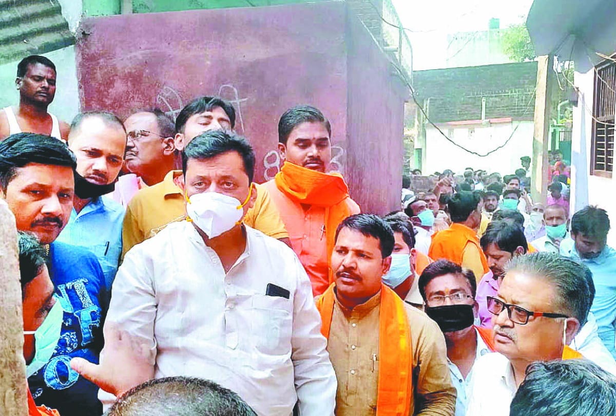 Kushinagar cracker factory blast People in panic due to four dead see photos
