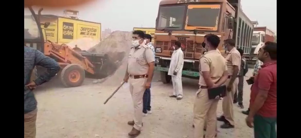 25 trolley ballast, crushers and sand seized illegally in Palika Colony
