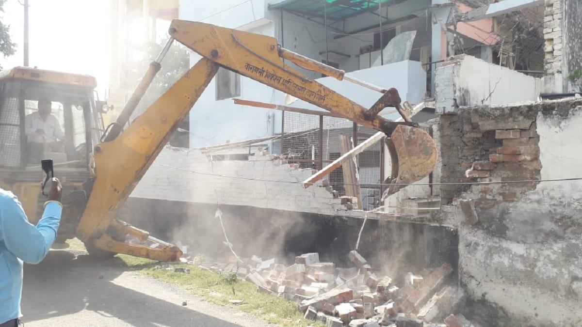 VDA demolishes illegal construction of Meraj connection with Mukhtar Ansari gang in varanasi