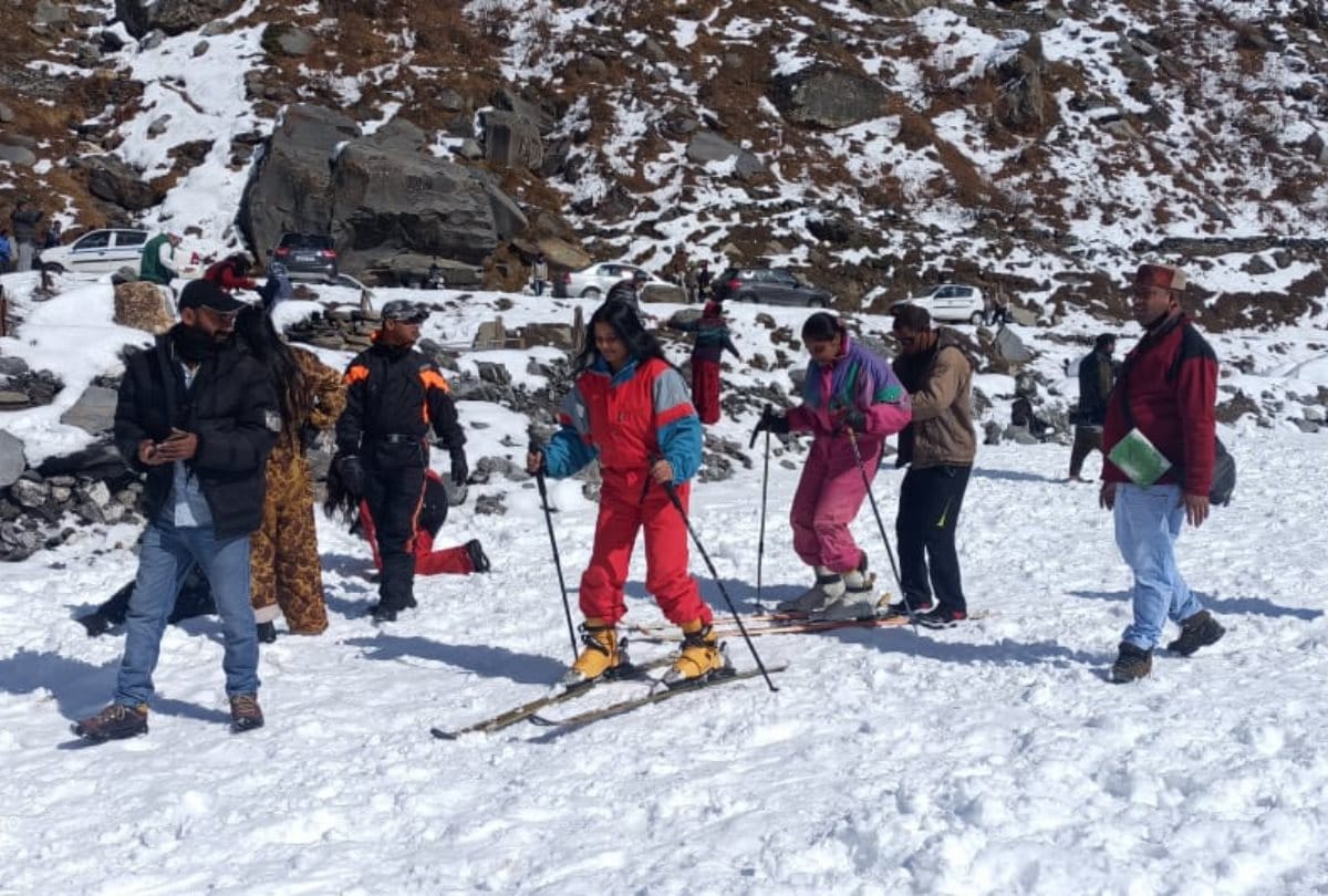 tourist in lahaul spiti at atal tunnel north portal after snowfall