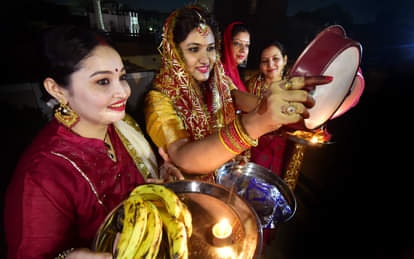 karwa chauth celebration in prayagraj