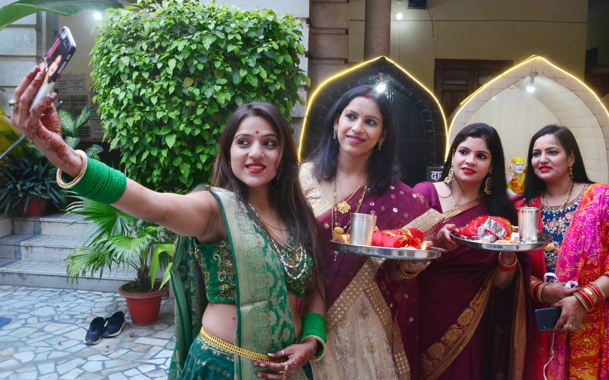 Karwachauth: Husband's face seen from mobile, webcam