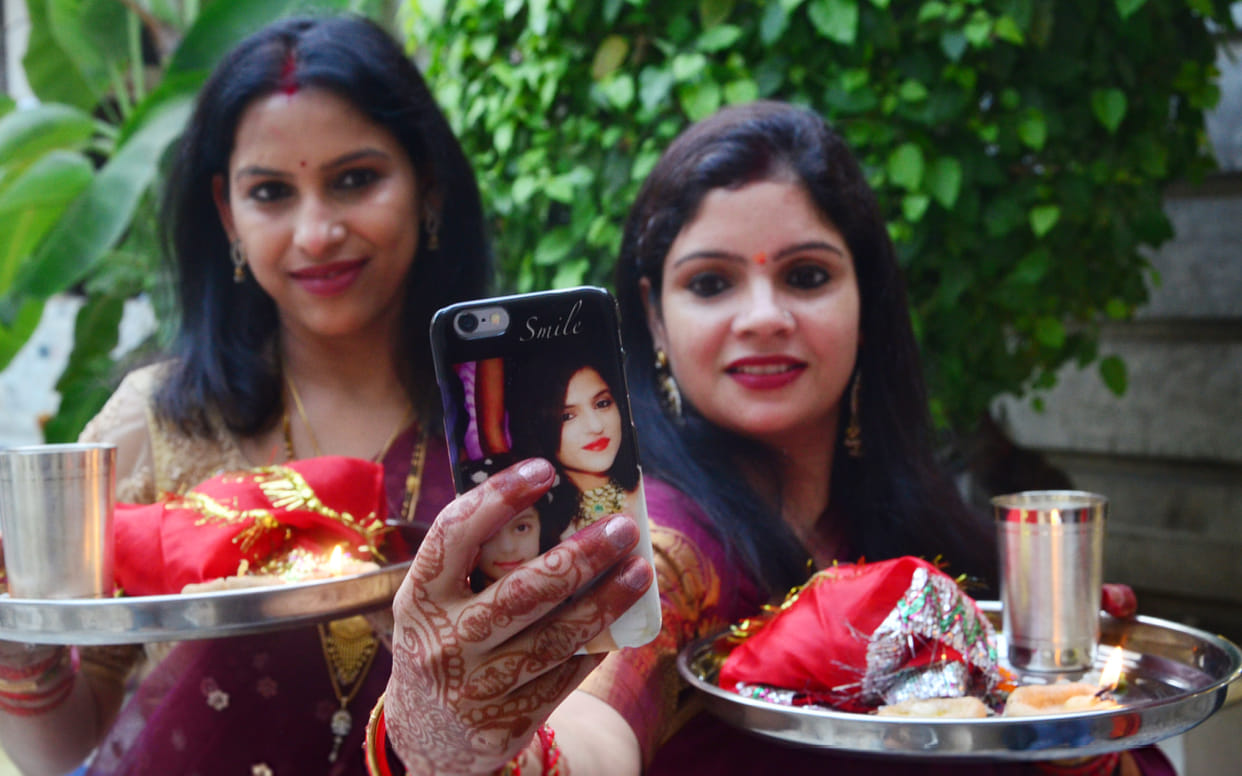 Karwa chauth 2021 chances to Become Karva chauth Queen by participating in Amar Ujala Selfie Contest