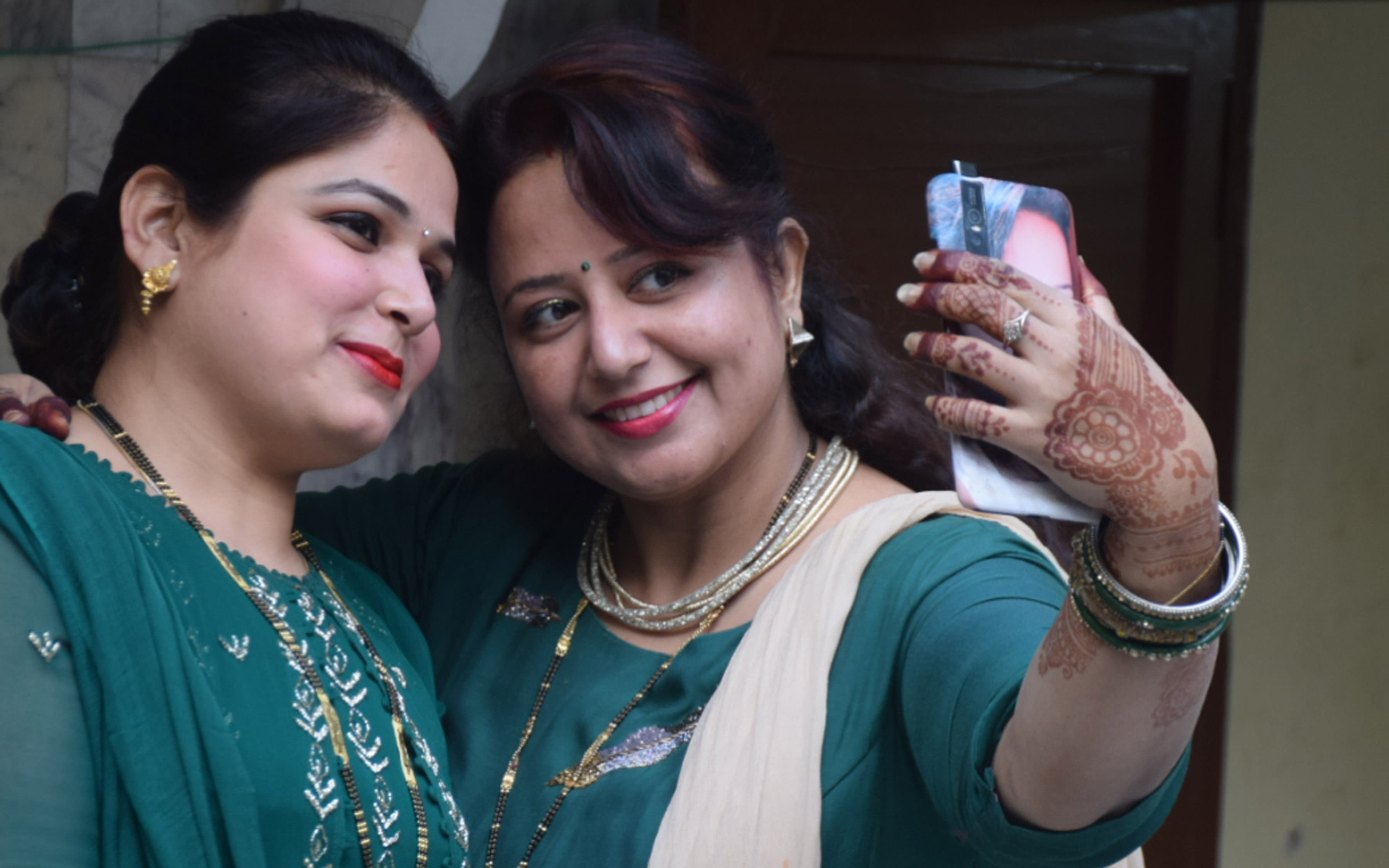 Karwachauth: Husband's face seen from mobile, webcam