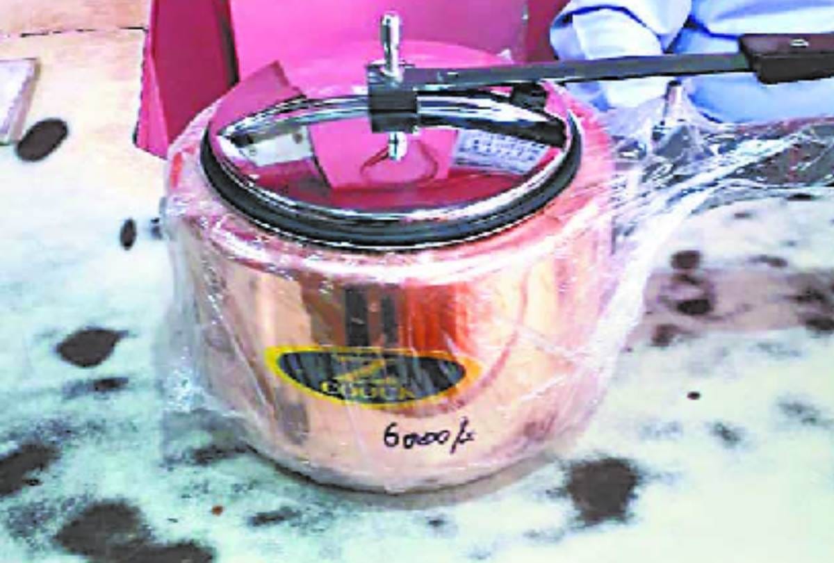 bartan bazar prepared  for selling on dhanteras in lucknow