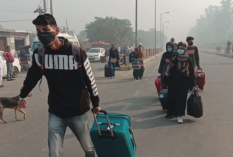 Attari- Wagah Border: 125 Pak citizens returned to Pakistan from India