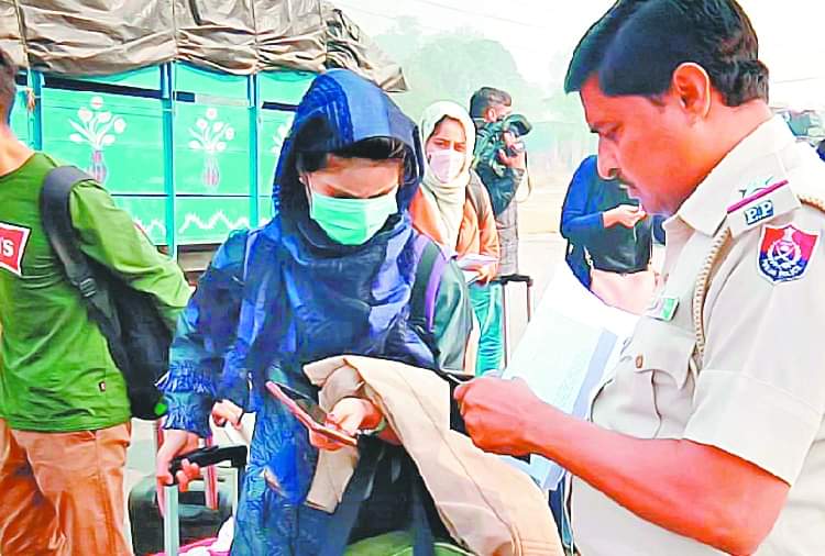 Attari- Wagah Border: 125 Pak citizens returned to Pakistan from India