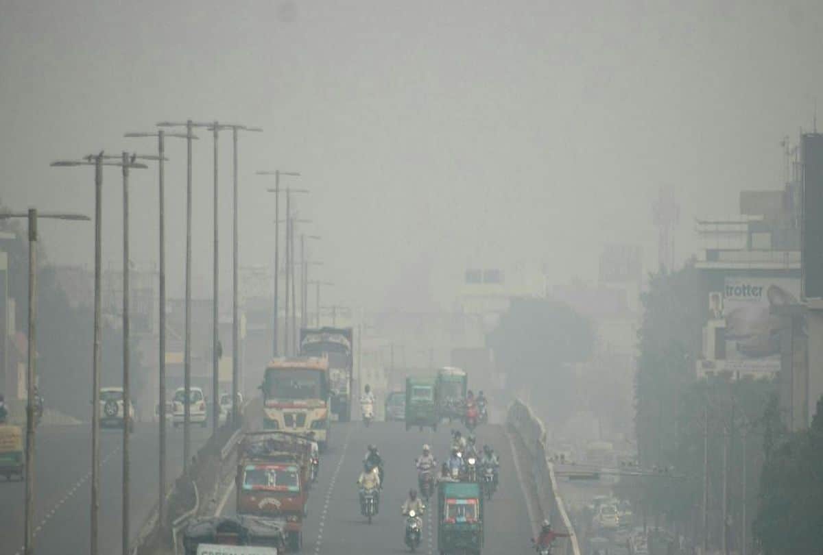 Smog And Pollution Increase AQI Reached 399 In Agra City