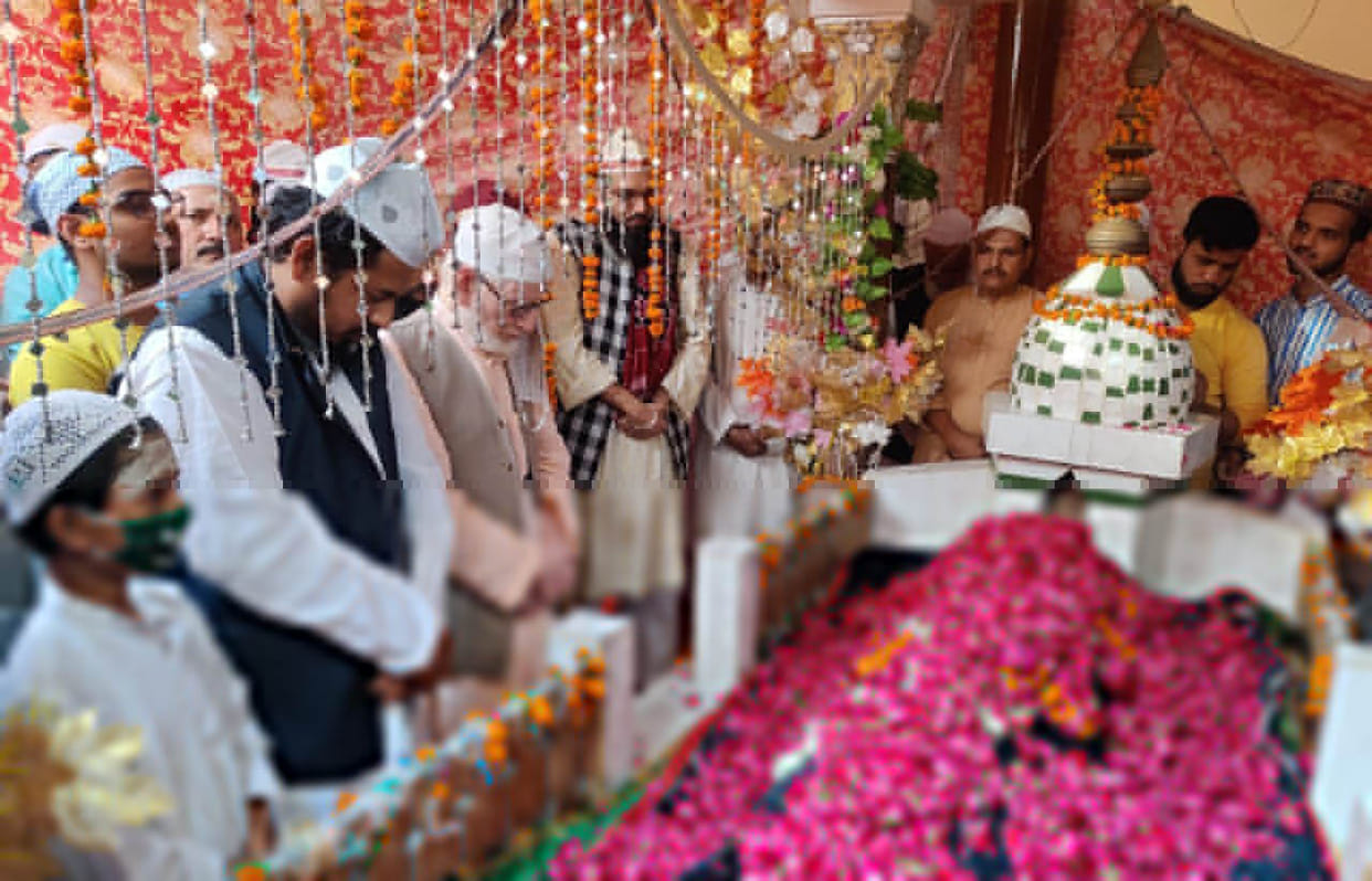 Urs Niazia starts, concluding today with Dua