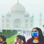 ताजमहल में पर्यटक
