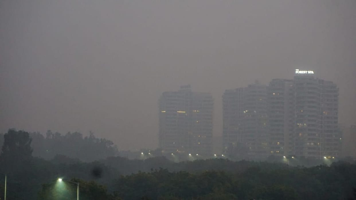 Pollution : Noida-Greater Noida in Dark red zone