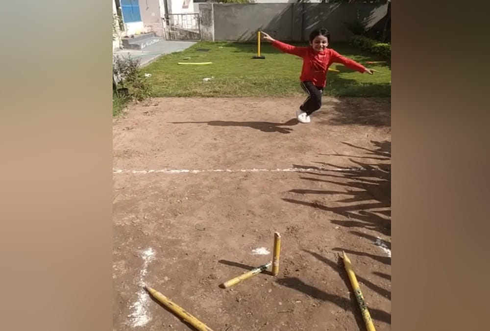 Uttarakhand Latest News: Six Year old Boy Akshaj  Tripathi Doing fast Bowling like cricketer Jasprit Bumrah, Former Australian coach John Buchanan will train him