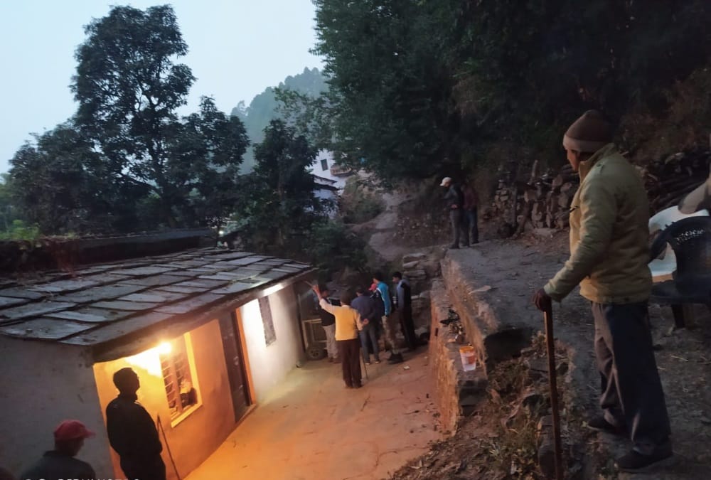Uttarakhand Latest News: Leopard attack on Dog and Locked Together into Room in Bageshwar, see photos