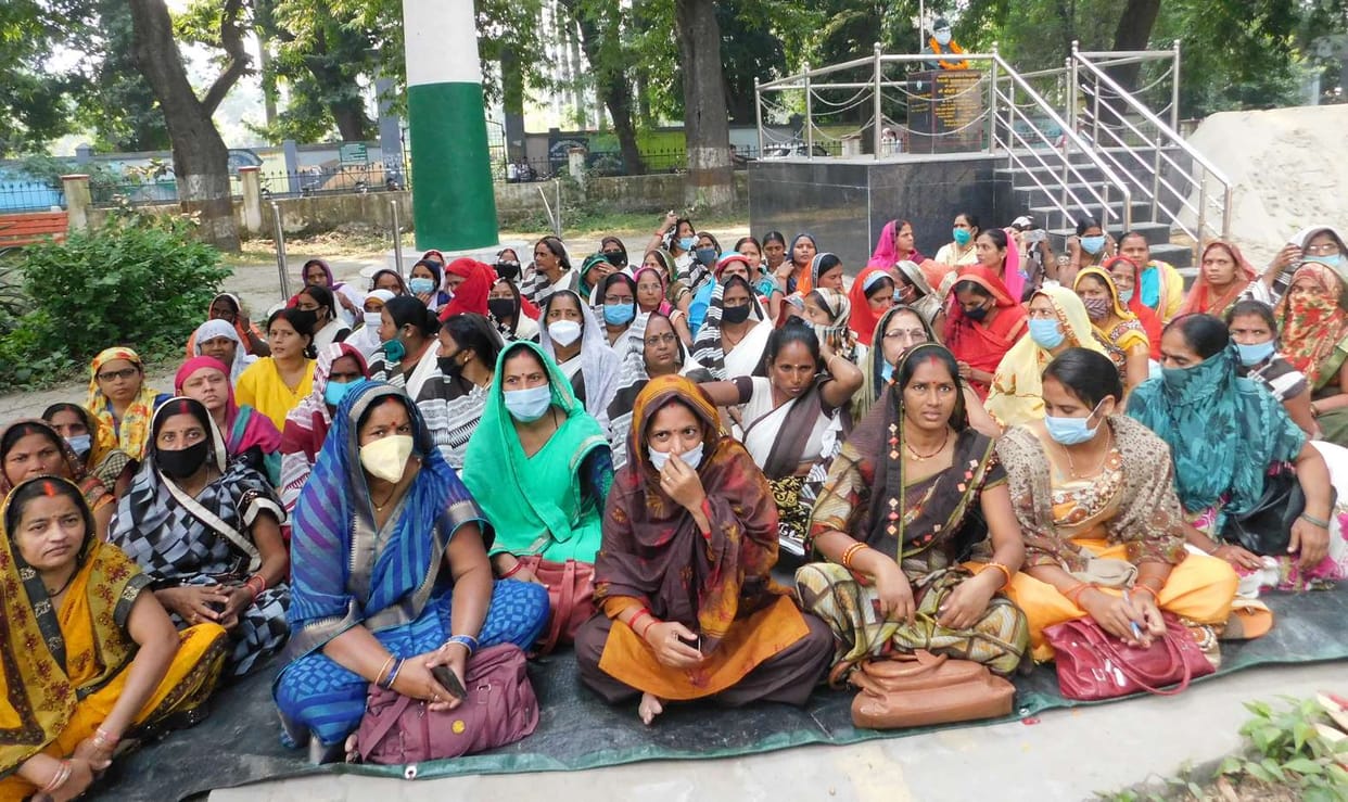ASHA workers protest against demand for dues