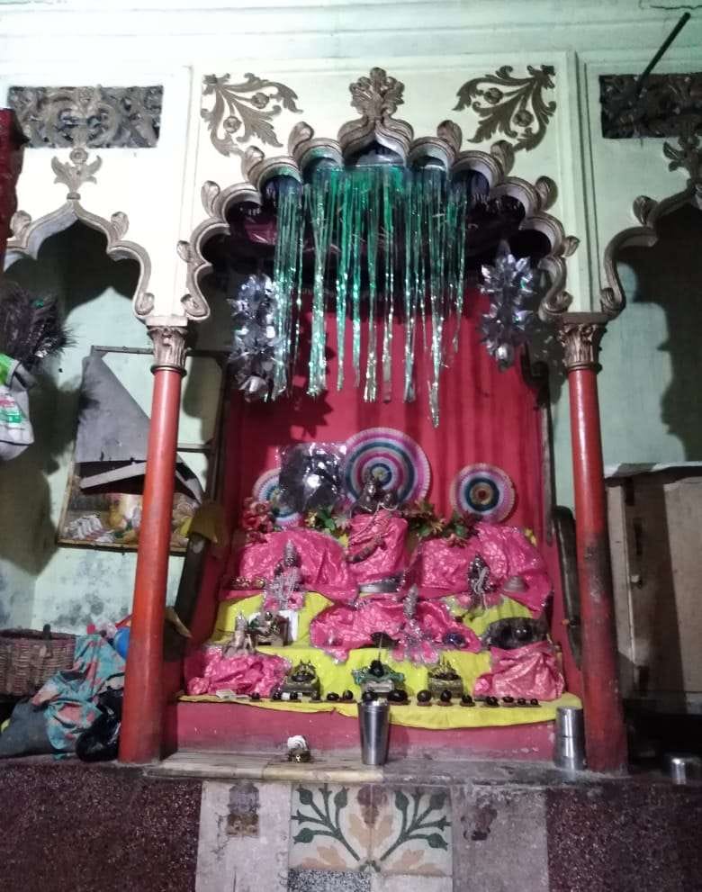 Thieves cleaned hands on 22 crowns from temple