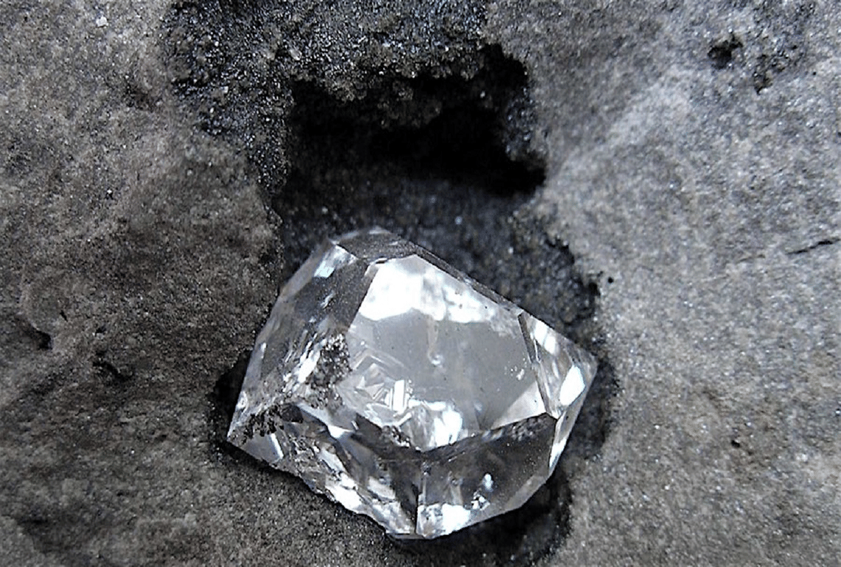 Worker found 6.92 carat diamond in Panna mine in madhya pradesh