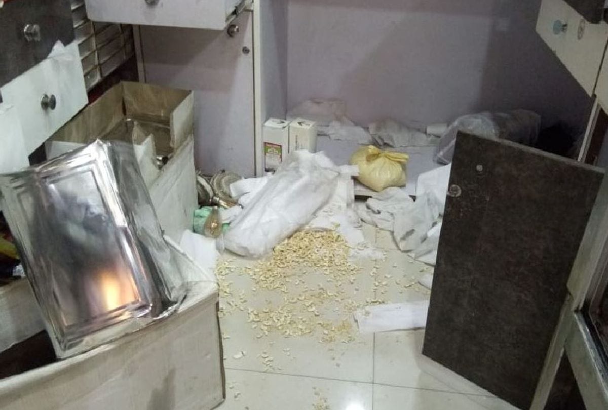 Thief Stolen In Sweet Shop Before Diwali