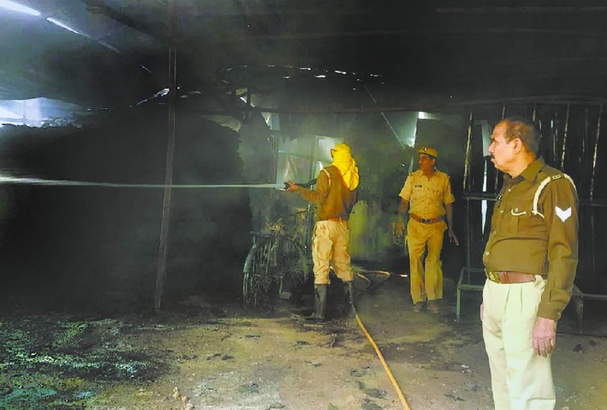 villagers set fire to purvanchal expressway plant in amethi