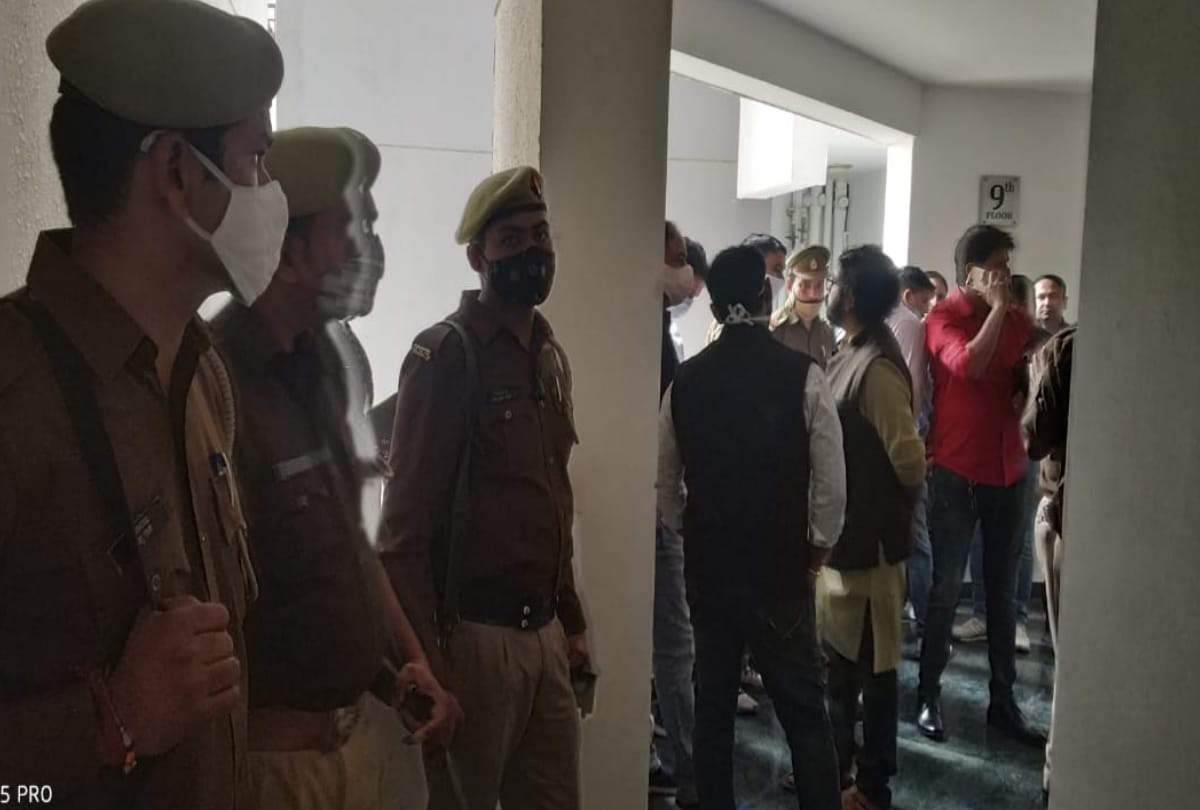 Greater noida cherry county double murder beside wife dead body bread was kept television was on know scene of flat