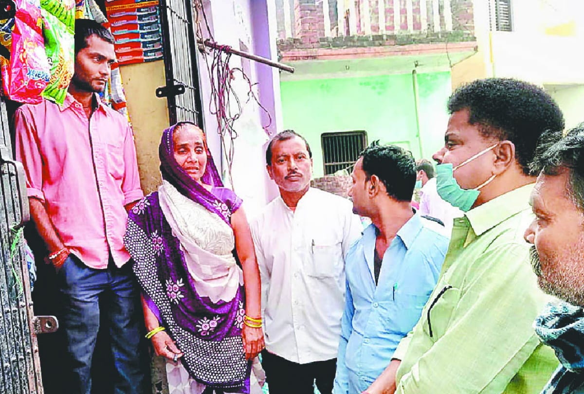 Gorakhpur Cracker Blast News: illegal cracker factory blast update news tow innocent girls panic after four people death