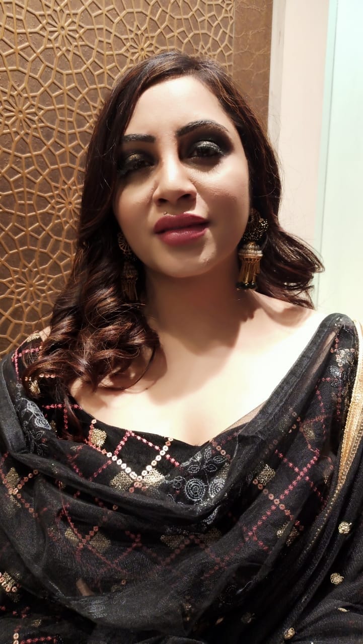 Aambaneej sali movie see aarshi khan