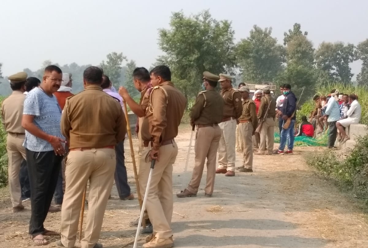 leopard trapped in forest villagers in panic at maharajganj
