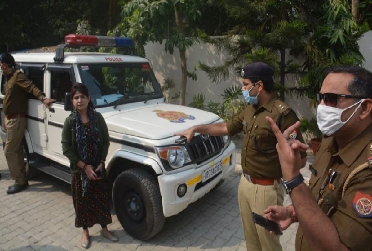 neha Did Not Get Entry In husband house Even After 17 Hours Of Dharna at moradabad