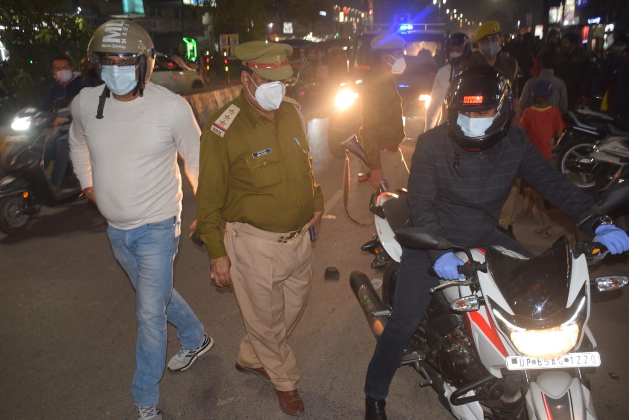 SSP Varanasi went out on bike test the police alert