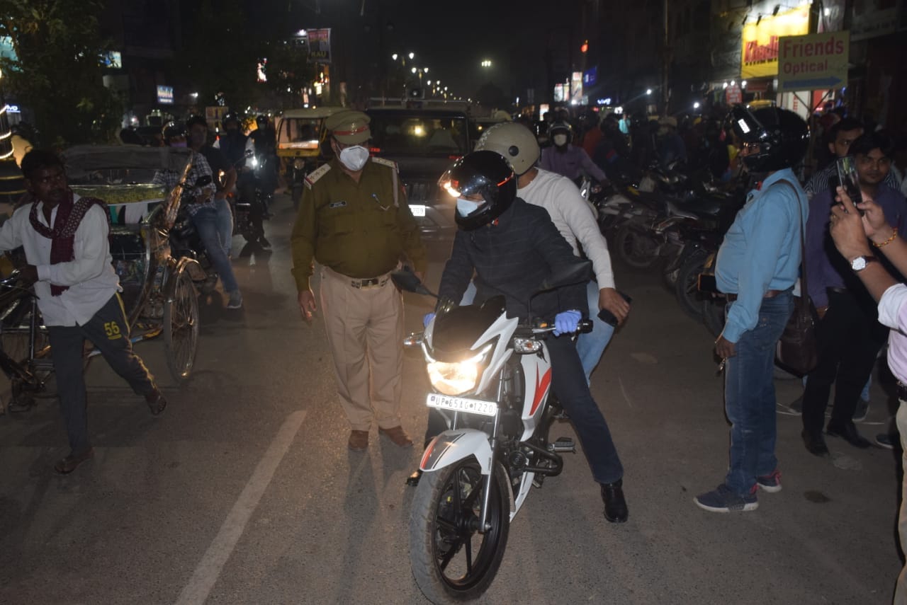 SSP Varanasi went out on bike test the police alert