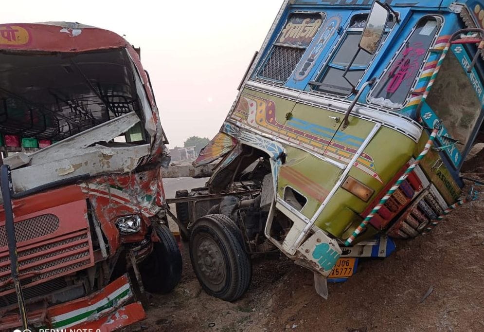 Volvo collided with roadways, driver dies