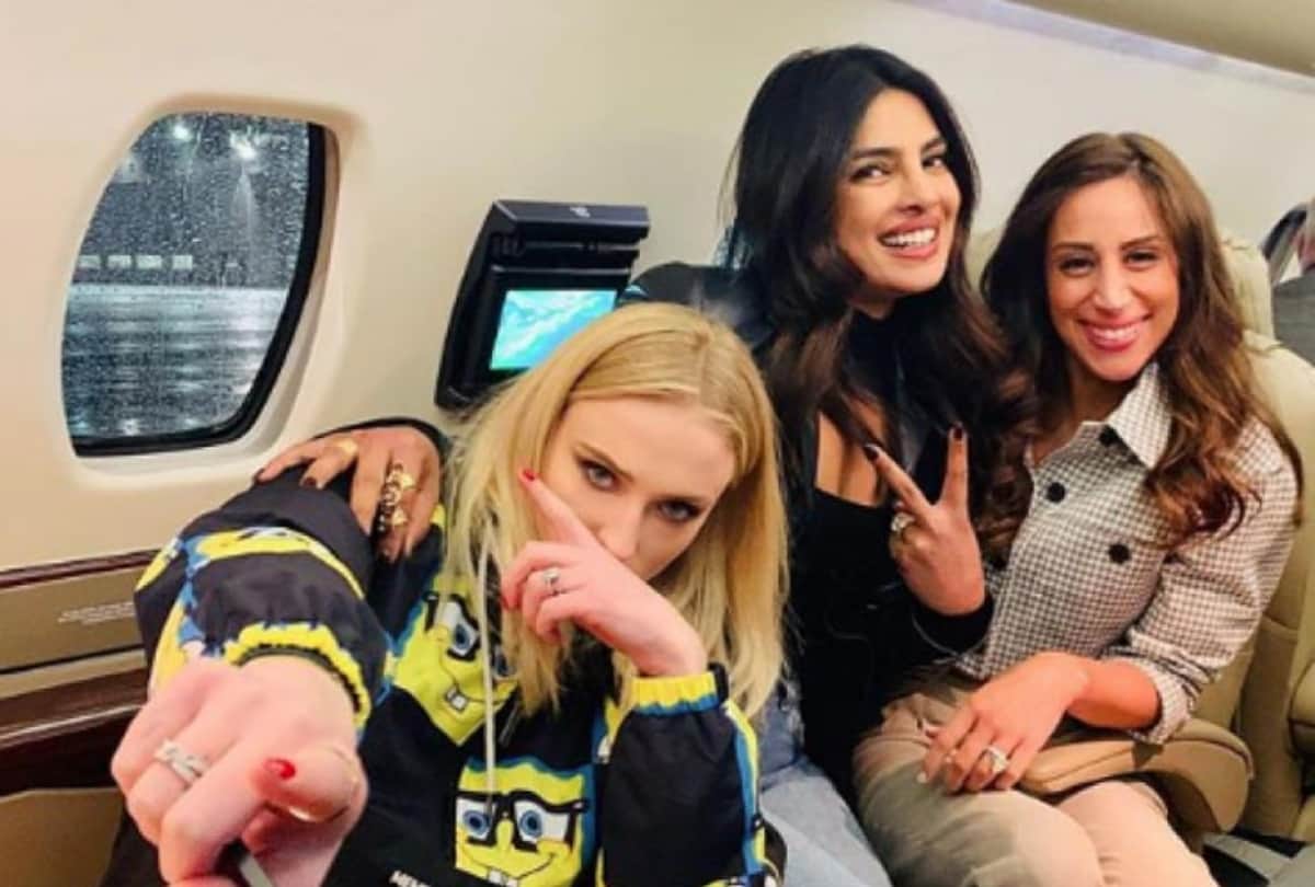 Bollywood Celebs who owns their Private Jet, See INSIDE Pictures