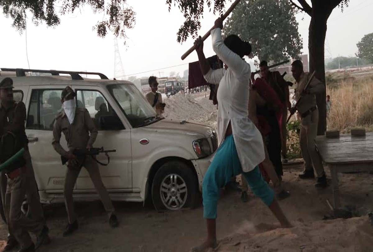 women beat up to Police and revenue team for demanding compensation