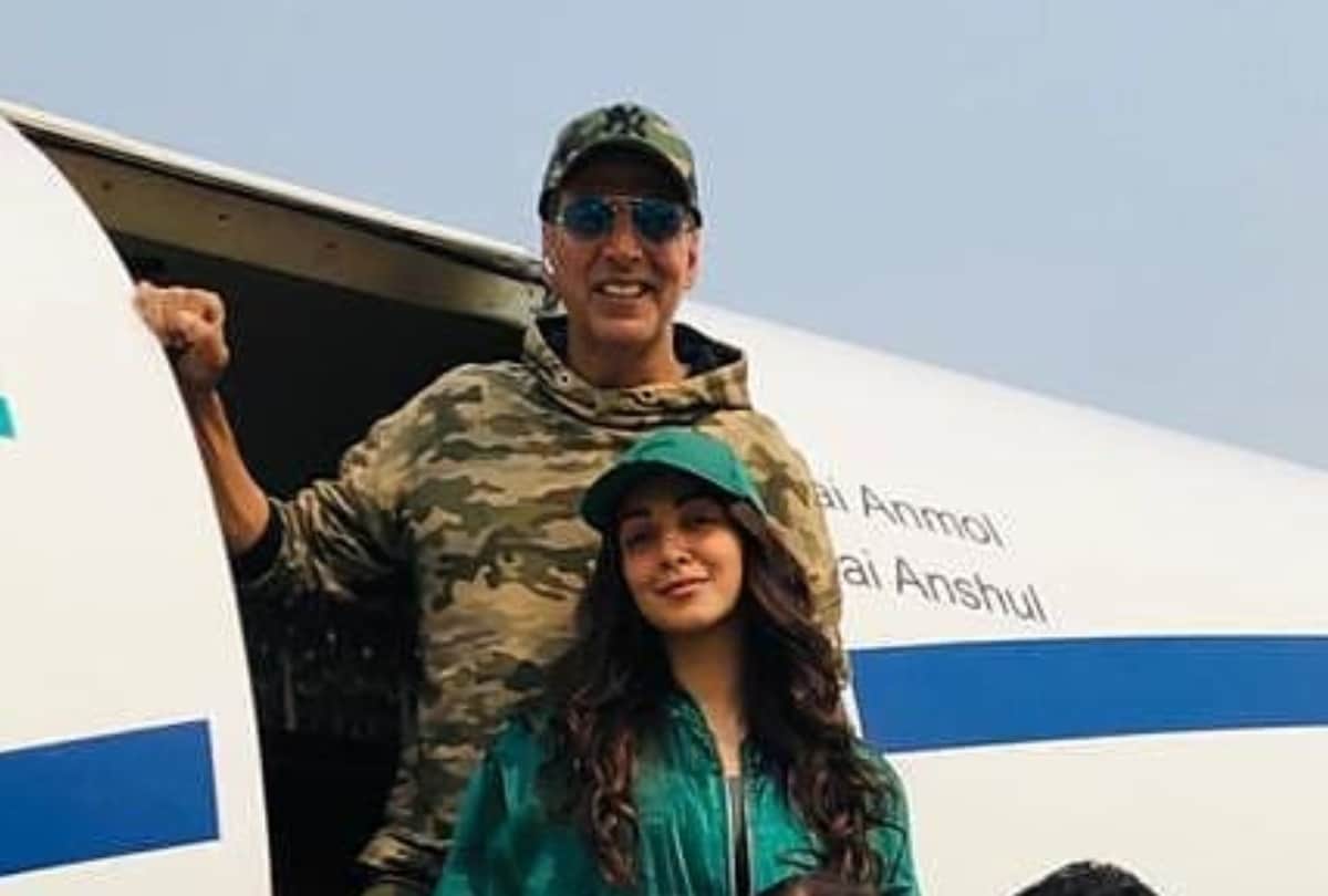 kiara advani stunning look at airport in green sheer fabric athleisure