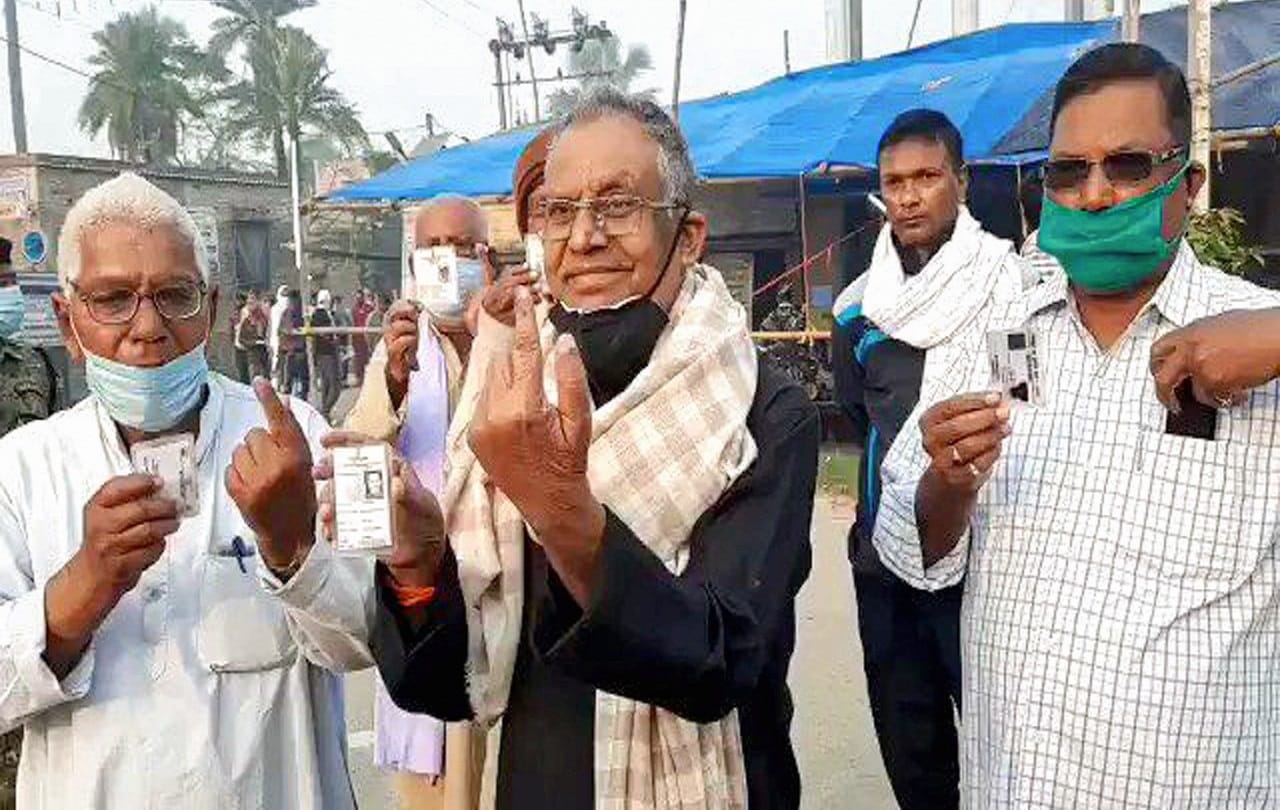 Bihar election 2020 many candidate contesting in election cast their votes election beauty in photos