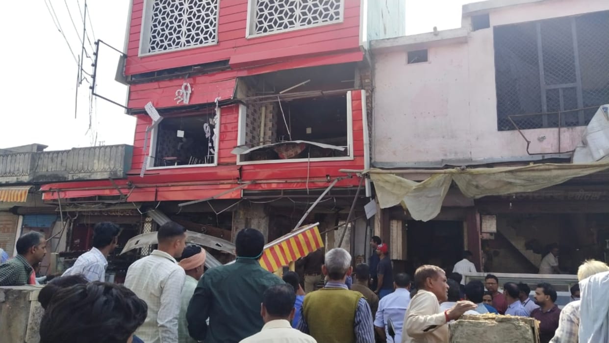 roorkee news: gas cylinder blast in sweet shop, eleven people injured, photos