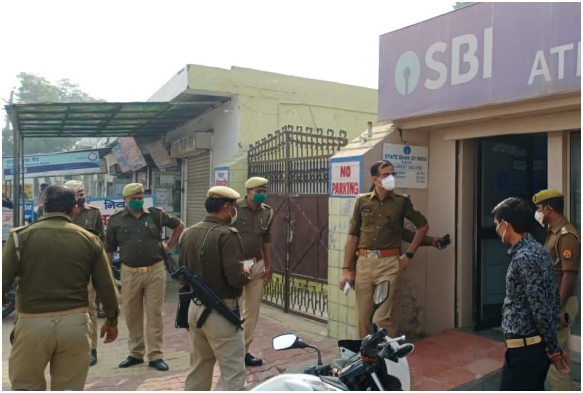 Bulandshahr: 11 lakh stolen from ATM, police engaged in investigation
