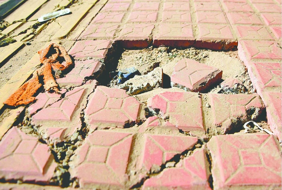 Foot overbridge damaged before inauguration in Agra