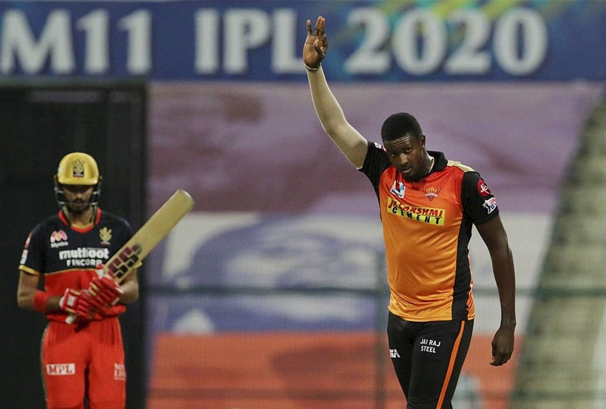 West Indies all rounder jason holder likes Bhindi and Shahrukh khan is his favourite bollywood actor