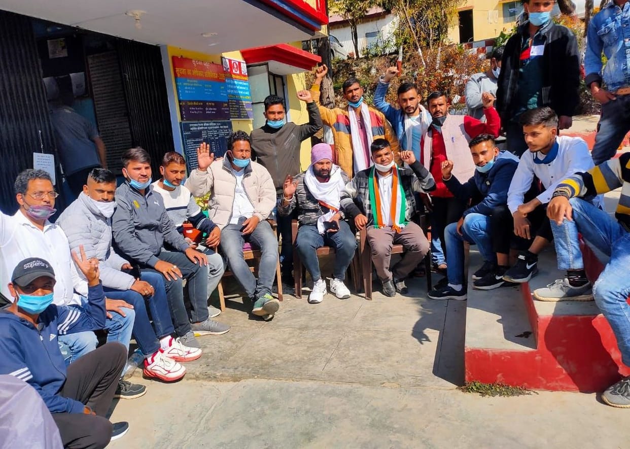 Congress worker going to show black flag to Chief Minister in custody