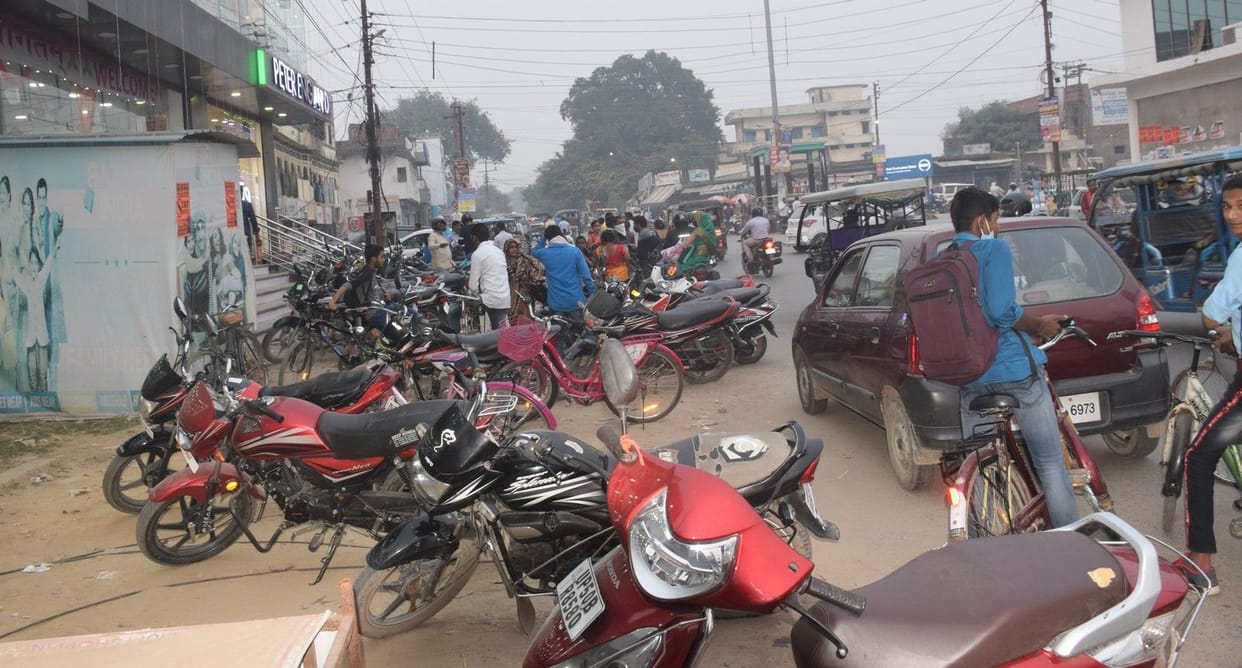 Shaping goods are causing jams between cities