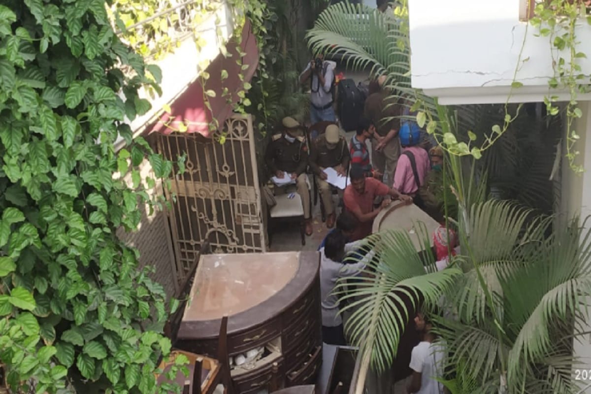luxurious furniture and many items have been found from the house of criminal Badan Singh Baddo in Meerut