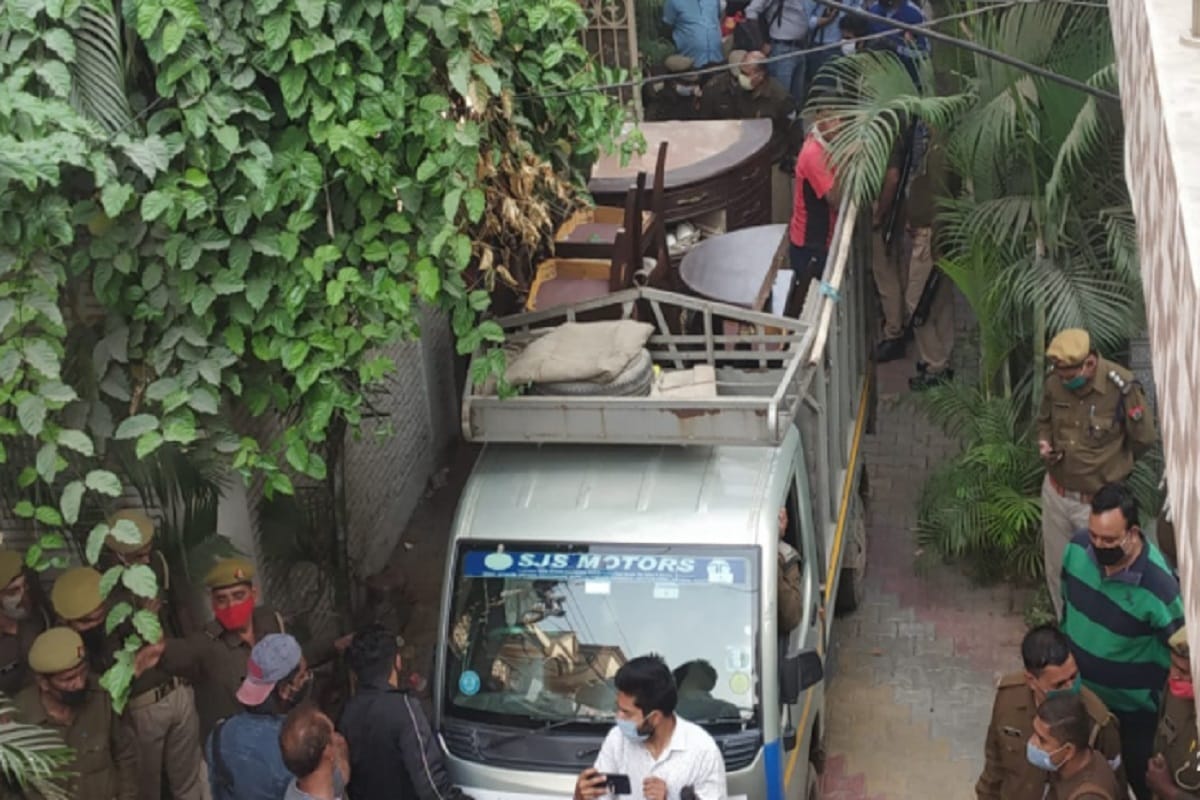 luxurious furniture and many items have been found from the house of criminal Badan Singh Baddo in Meerut