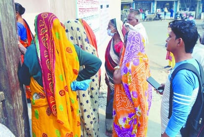 newborn baby did not get treatment in sn medical college agra