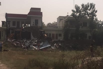 Land mafia and histriator Pradeep Mahra's luxurious bungalow pda demolished